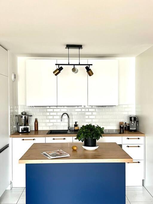 Stunning Apartment With Balcony To Visit Paris 르발루아페레 외부 사진