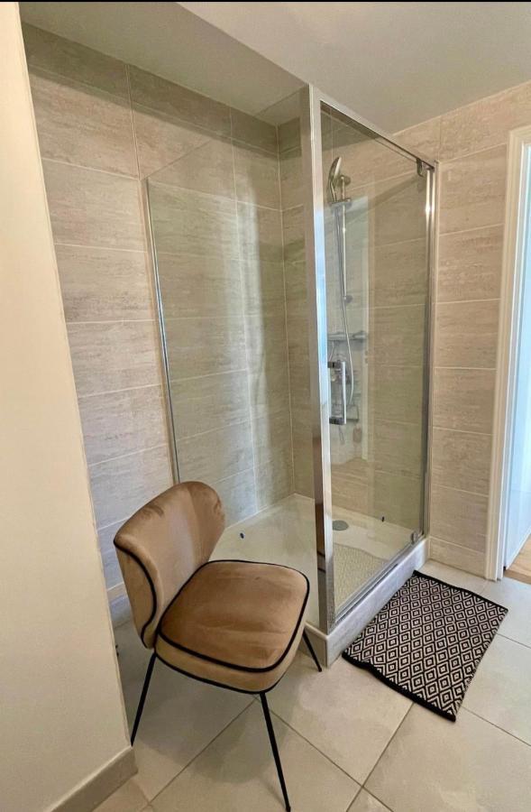 Stunning Apartment With Balcony To Visit Paris 르발루아페레 외부 사진